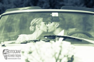 #brutpaarimAuto, #brautpaarkuesstsich, #weddingcar #hochzeitsfotografie #fotografrichardtrojan #hochzeitsfotografdonaueschingen #hochzeitsfotograf #fotograf # photograph #photograf